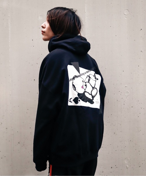 AFYF（エーエフワイエフ）の「AFYF GILDAN BODYDARK BEAR HOODED SW/ビッグシルエット ギルダンボディ ダークベアー ビッグプルオーバー パーカー/スウェット（パーカー・メンズ・ブラック系その他5/マルーン/ブラック系その他3/ブラック系その他2/ブラック系その他/ブルー系その他/グリーン系その他2/パープル系その他/ブルー系その他5/ホワイト系その他/レッド/ピンク系その他/ブルー系その他3/グレー系その他/ブルー系その他4/ブルー系その他2/ブラック系その他6/ホワイト系その他2/レッド系その他/ホワイト系その他3・FREE）」の5枚目の写真