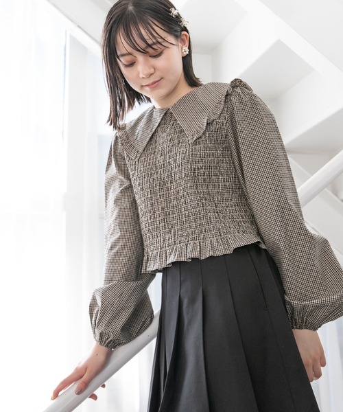 repipi armario（レピピ アルマリオ）の「フリル襟シャーリングブラウス（シャツ/ブラウス・キッズ・ブラウン系その他/ホワイト・MEDIUM/SMALL/LARGE）」の9枚目の写真