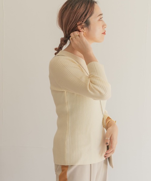 ITEMS URBANRESEARCH(アイテムズ アーバンリサーチ)の「ウォッシャブルVネックリブニット(ニット/セーター・レディース・オフホワイト/ブラック/マスタード/グレー/ブラウン・FREE)」の8枚目の写真