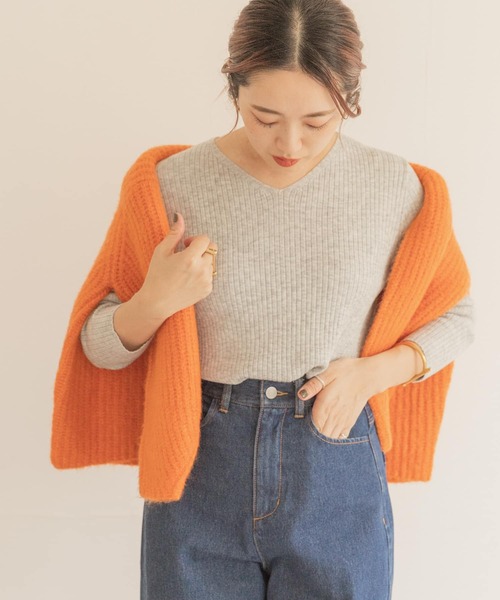 ITEMS URBANRESEARCH(アイテムズ アーバンリサーチ)の「ウォッシャブルVネックリブニット(ニット/セーター・レディース・オフホワイト/ブラック/マスタード/グレー/ブラウン・FREE)」の12枚目の写真