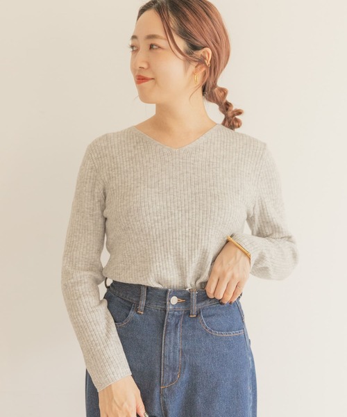 ITEMS URBANRESEARCH(アイテムズ アーバンリサーチ)の「ウォッシャブルVネックリブニット(ニット/セーター・レディース・オフホワイト/ブラック/マスタード/グレー/ブラウン・FREE)」の14枚目の写真