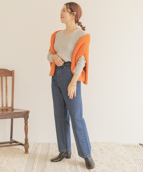 ITEMS URBANRESEARCH(アイテムズ アーバンリサーチ)の「ウォッシャブルVネックリブニット(ニット/セーター・レディース・オフホワイト/ブラック/マスタード/グレー/ブラウン・FREE)」の15枚目の写真