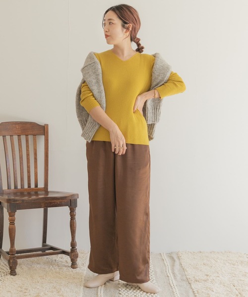 ITEMS URBANRESEARCH(アイテムズ アーバンリサーチ)の「ウォッシャブルVネックリブニット(ニット/セーター・レディース・オフホワイト/ブラック/マスタード/グレー/ブラウン・FREE)」の21枚目の写真