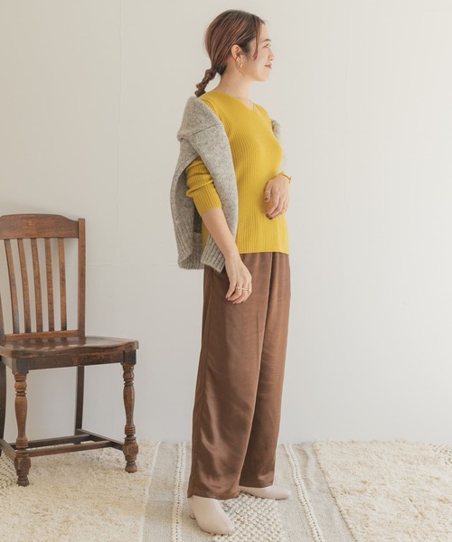 ITEMS URBANRESEARCH(アイテムズ アーバンリサーチ)の「ウォッシャブルVネックリブニット(ニット/セーター・レディース・オフホワイト/ブラック/マスタード/グレー/ブラウン・FREE)」の22枚目の写真