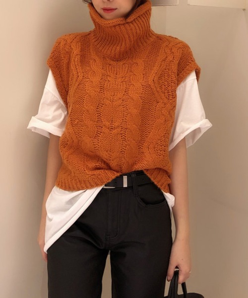 VitaFelice（ヴィータフェリーチェ）の「ケーブルニットベスト（ベスト・レディース・オレンジ/ベージュ系その他/ブラック/ブルー・FREE）」の2枚目の写真