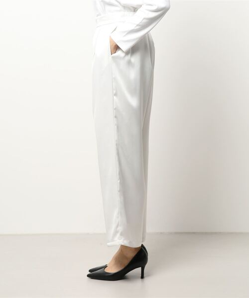 M.deux(エムドゥ)の「サテンワイドパンツ(その他パンツ・レディース・オフホワイト/モカ・MEDIUM)」の16枚目の写真
