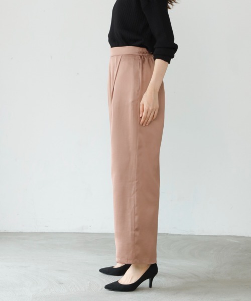 M.deux(エムドゥ)の「サテンワイドパンツ(その他パンツ・レディース・オフホワイト/モカ・MEDIUM)」の14枚目の写真