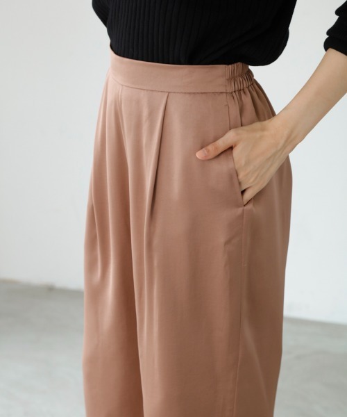 M.deux(エムドゥ)の「サテンワイドパンツ(その他パンツ・レディース・オフホワイト/モカ・MEDIUM)」の6枚目の写真