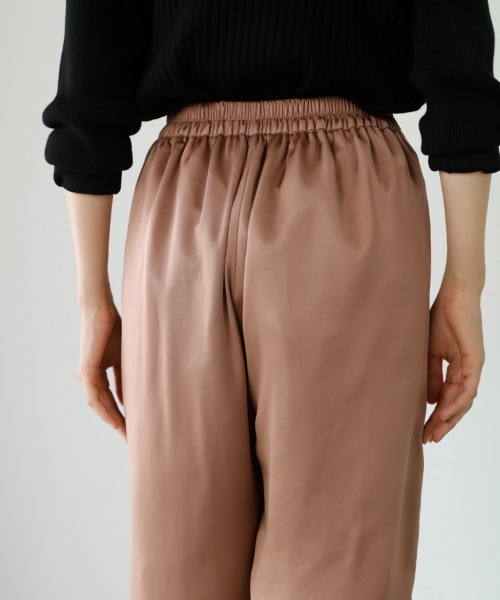 M.deux(エムドゥ)の「サテンワイドパンツ(その他パンツ・レディース・オフホワイト/モカ・MEDIUM)」の12枚目の写真