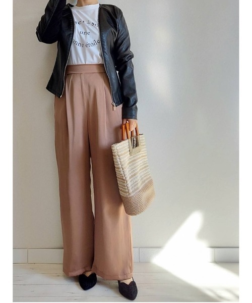 M.deux(エムドゥ)の「サテンワイドパンツ(その他パンツ・レディース・オフホワイト/モカ・MEDIUM)」の21枚目の写真