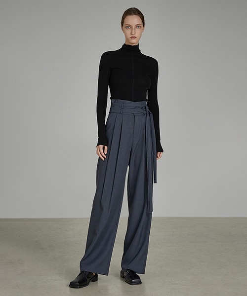 UNSPOKEN(アンスポクン)の「【UNSPOKEN】Double waist belt tuck pants UD21K024(スラックス・レディース・ダークグレー・S/M/L)」の3枚目の写真