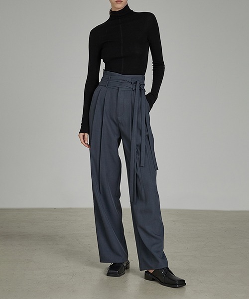UNSPOKEN(アンスポクン)の「【UNSPOKEN】Double waist belt tuck pants UD21K024(スラックス・レディース・ダークグレー・S/M/L)」の8枚目の写真