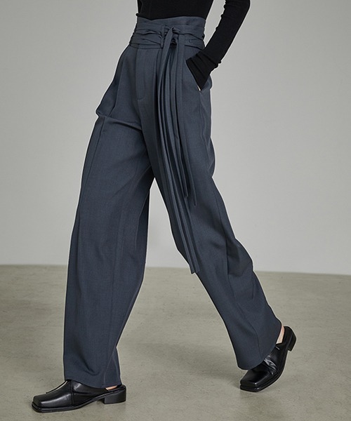 UNSPOKEN(アンスポクン)の「【UNSPOKEN】Double waist belt tuck pants UD21K024(スラックス・レディース・ダークグレー・S/M/L)」の2枚目の写真