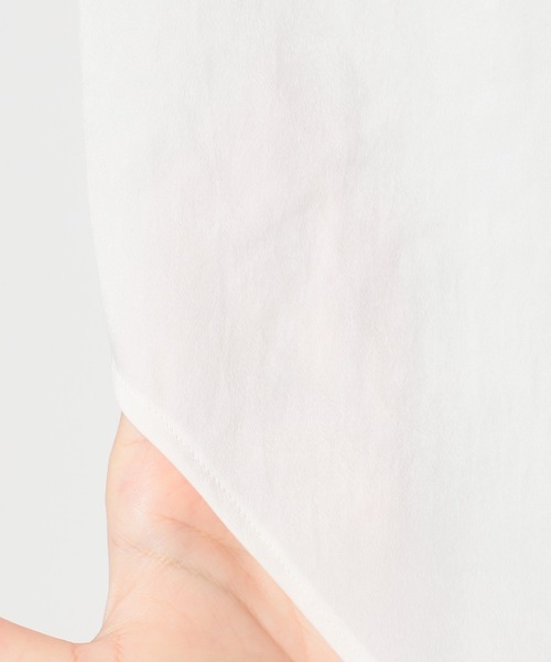 美品✨定価１.３万❤️　ブラック　ピーチサテンギャザーブラウス【手洗い可能】◆ SLOBE IENA（スローブイエナ）の「ピーチサテンギャザーブラウス