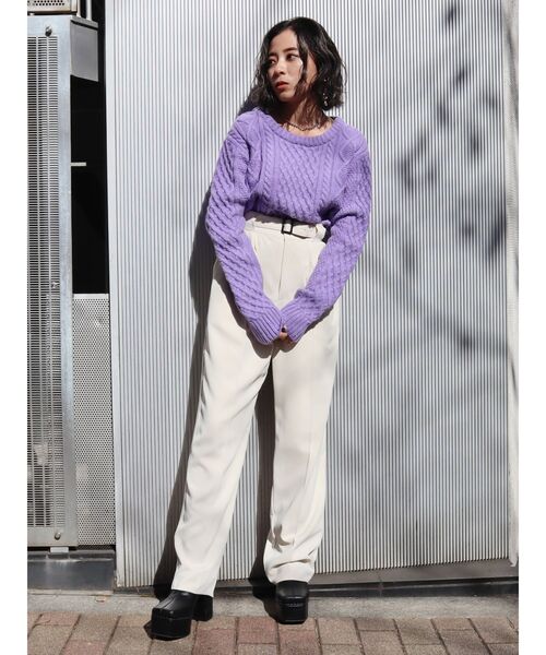 EVRIS（エヴリス）の「クロップドケーブルニットトップス（ニット/セーター・レディース・ブラウン/パープル/アイボリー・FREE）」の5枚目の写真