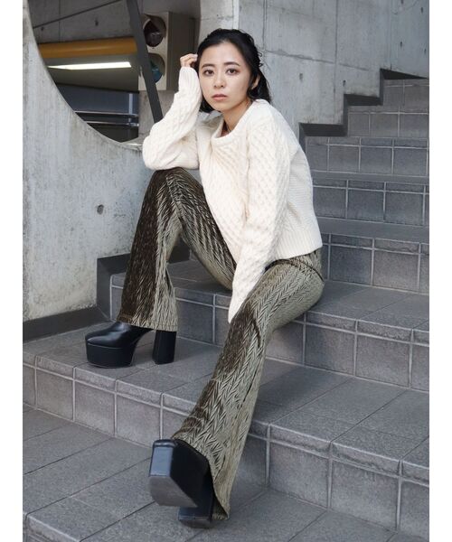 EVRIS（エヴリス）の「クロップドケーブルニットトップス（ニット/セーター・レディース・ブラウン/パープル/アイボリー・FREE）」の20枚目の写真