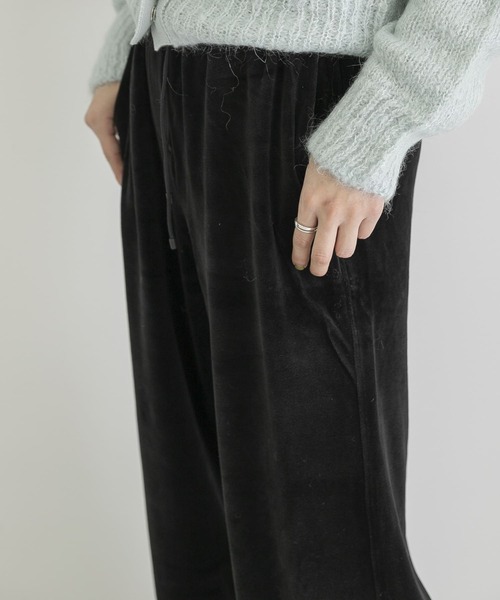 AMOMENTO(アモーメント)の「AMOMENTO velours pants(その他パンツ・レディース・ブラック・1)」の8枚目の写真