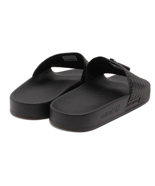 adidas by RAF SIMONS（アディダスバイラフシモンズ）の「ADIDAS by RAF SIMONS(アディダス バイ ラフシモンズ)PENDANT ADILETTE / B25169（サンダル・メンズ・ブラック・9/8/7）」の4枚目の写真