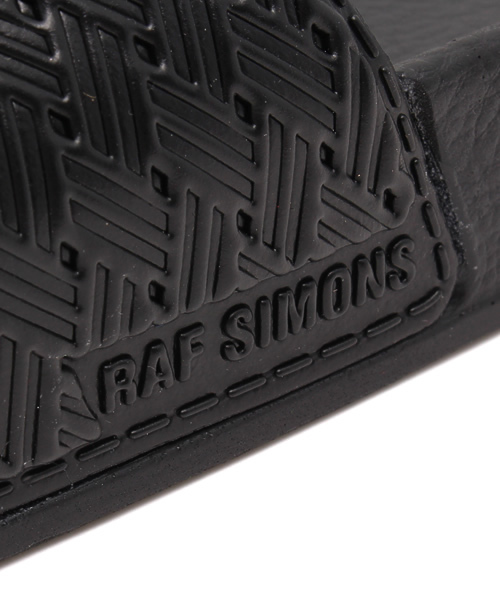 adidas by RAF SIMONS（アディダスバイラフシモンズ）の「ADIDAS by RAF SIMONS(アディダス バイ ラフシモンズ)PENDANT ADILETTE / B25169（サンダル・メンズ・ブラック・9/8/7）」の7枚目の写真