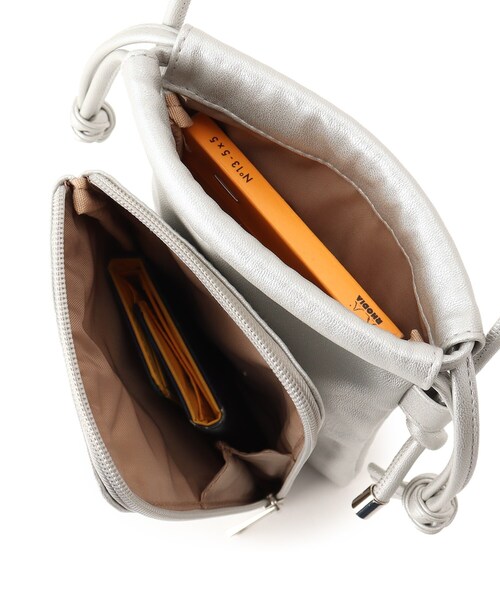 SHOO・LA・RUE（シューラルー）の「◆ドッキング巾着ミニショルダー（ショルダーバッグ・レディース・ベージュ/ブラック/シルバー/カーキ・00）」の8枚目の写真