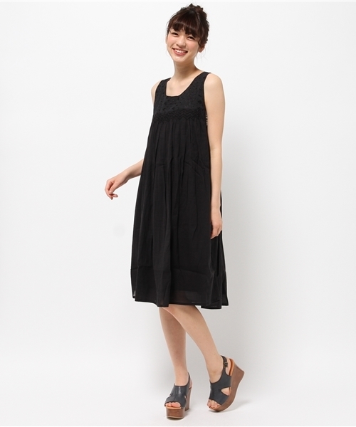 チャイハネ(チャイハネ)の「【チャイハネ】スモーネワンピース(ワンピース・レディース・ブラック/パープル/ホワイト/レッド/イエロー系その他/ライトグリーン/ミント/スカイブルー/ライトピンク/イエロー/ラベンダー/ライトパープル/ブルー/ネイビー/ピンク/サーモンピンク/レモンイエロー/ライトブルー/ブラック×ブラック・FREE)」の4枚目の写真