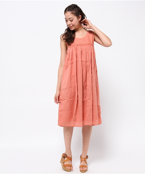 チャイハネ(チャイハネ)の「【チャイハネ】スモーネワンピース(ワンピース・レディース・ブラック/パープル/ホワイト/レッド/イエロー系その他/ライトグリーン/ミント/スカイブルー/ライトピンク/イエロー/ラベンダー/ライトパープル/ブルー/ネイビー/ピンク/サーモンピンク/レモンイエロー/ライトブルー/ブラック×ブラック・FREE)」の17枚目の写真