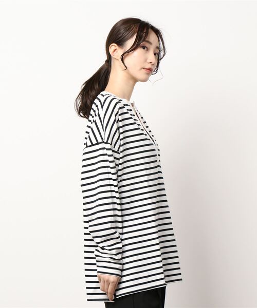 Chiaro(キアロ)の「ボーダーキーネックプルオーバー(Tシャツ/カットソー・レディース・ブラック/オレンジ/ブルー・FREE)」の4枚目の写真