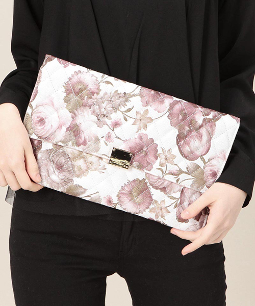 ROSE BUD(ローズバッド)の「(LL ACCESSORIES) B1460C QUILTED FLOWER CLUTCH BAG(クラッチバッグ・レディース・ホワイト/ブラック・ONE SIZE)」の1枚目の写真