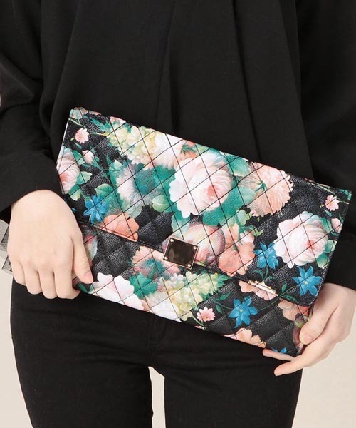 ROSE BUD(ローズバッド)の「(LL ACCESSORIES) B1460C QUILTED FLOWER CLUTCH BAG(クラッチバッグ・レディース・ホワイト/ブラック・ONE SIZE)」の2枚目の写真
