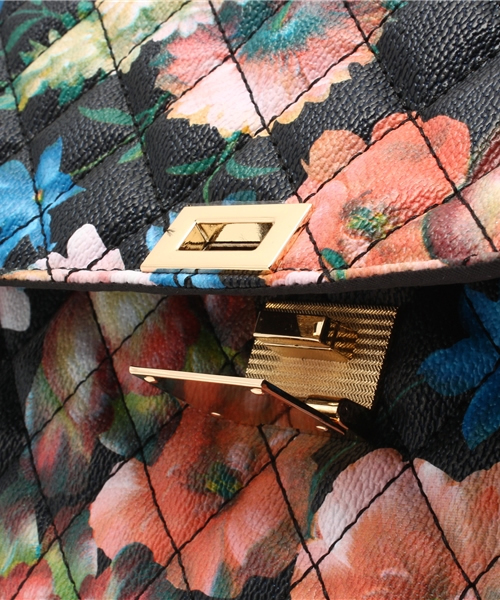 ROSE BUD(ローズバッド)の「(LL ACCESSORIES) B1460C QUILTED FLOWER CLUTCH BAG(クラッチバッグ・レディース・ホワイト/ブラック・ONE SIZE)」の6枚目の写真
