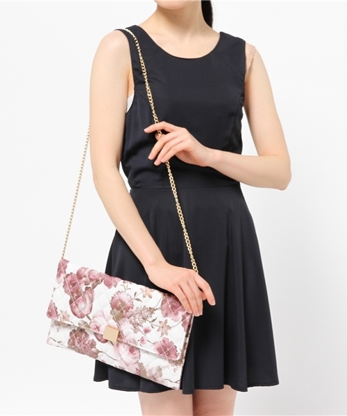 ROSE BUD(ローズバッド)の「(LL ACCESSORIES) B1460C QUILTED FLOWER CLUTCH BAG(クラッチバッグ・レディース・ホワイト/ブラック・ONE SIZE)」の11枚目の写真