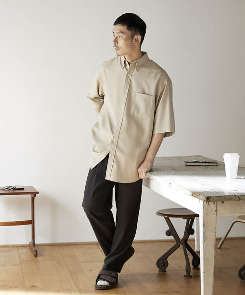 JOURNAL STANDARD relume(ジャーナルスタンダード レリューム)の「サッカー ボタンダウン ハーフスリーブシャツ(シャツ/ブラウス・メンズ・ブラック/ベージュ/ブルー・SMALL/MEDIUM/LARGE)」の16枚目の写真