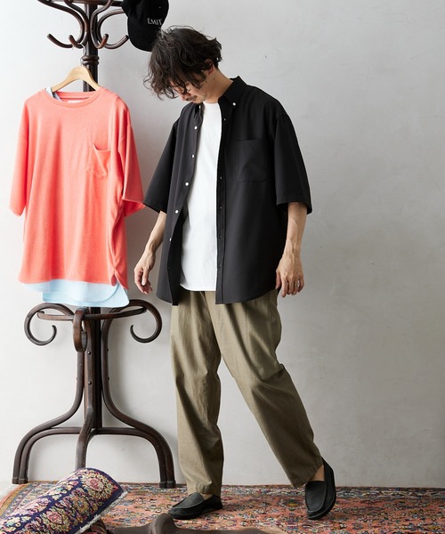 JOURNAL STANDARD relume(ジャーナルスタンダード レリューム)の「サッカー ボタンダウン ハーフスリーブシャツ(シャツ/ブラウス・メンズ・ブラック/ベージュ/ブルー・SMALL/MEDIUM/LARGE)」の4枚目の写真