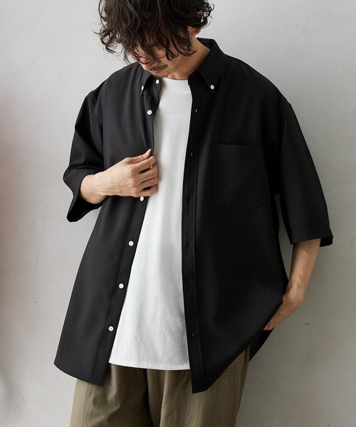 JOURNAL STANDARD relume(ジャーナルスタンダード レリューム)の「サッカー ボタンダウン ハーフスリーブシャツ(シャツ/ブラウス・メンズ・ブラック/ベージュ/ブルー・SMALL/MEDIUM/LARGE)」の6枚目の写真