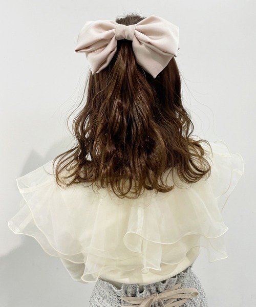 one after another NICE CLAUP（ワンアフターアナザーナイスクラップ）の「ビックリボンバレッタ（バレッタ/ヘアクリップ・レディース・ブラック/ライトベージュ・FREE）」の2枚目の写真