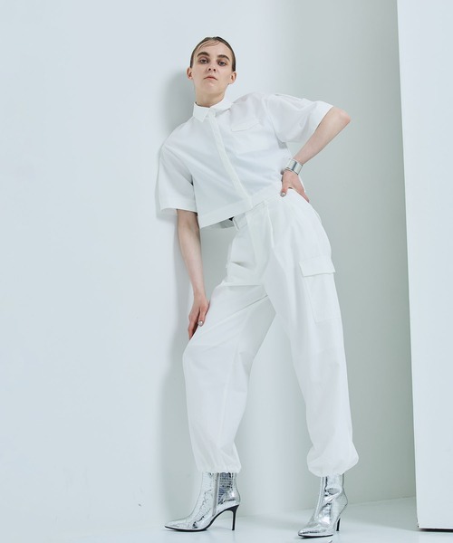 STUDIOUS（ステュディオス）の「【STUDIOUS】タックスリーブクロップドシャツ〈洗える〉（シャツ/ブラウス・レディース・ホワイト/ネイビー/カーキ・FREE）」の4枚目の写真