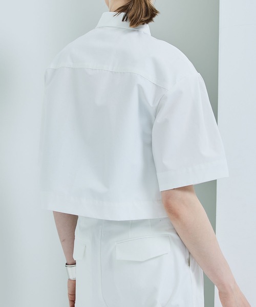 STUDIOUS（ステュディオス）の「【STUDIOUS】タックスリーブクロップドシャツ〈洗える〉（シャツ/ブラウス・レディース・ホワイト/ネイビー/カーキ・FREE）」の8枚目の写真