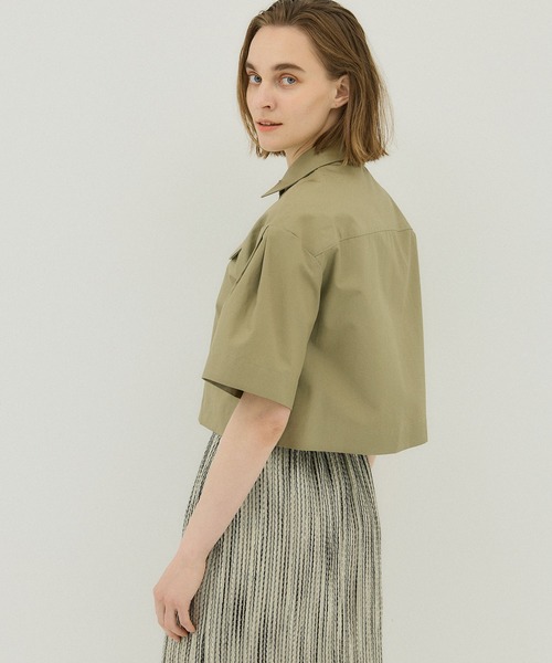STUDIOUS（ステュディオス）の「【STUDIOUS】タックスリーブクロップドシャツ〈洗える〉（シャツ/ブラウス・レディース・ホワイト/ネイビー/カーキ・FREE）」の12枚目の写真