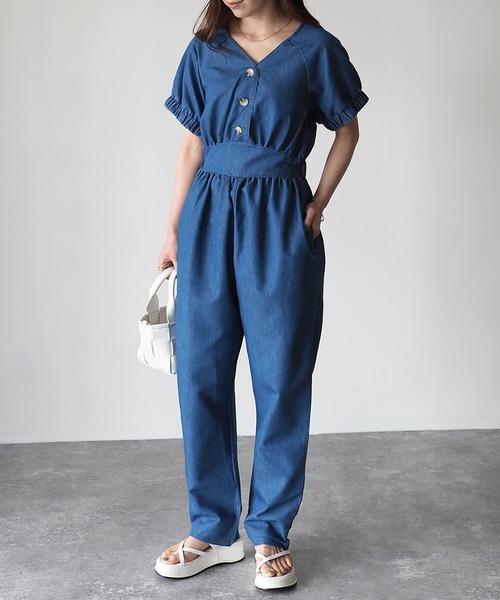 Riberry(リベリー)の「デニムVネックジャンプスーツ(つなぎ/オールインワン・レディース・インディゴブルー/ブルー・MEDIUM)」の2枚目の写真