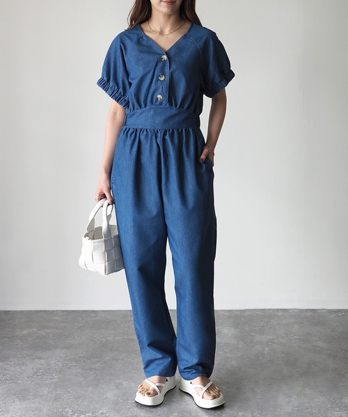 Riberry(リベリー)の「デニムVネックジャンプスーツ(つなぎ/オールインワン・レディース・インディゴブルー/ブルー・MEDIUM)」の3枚目の写真