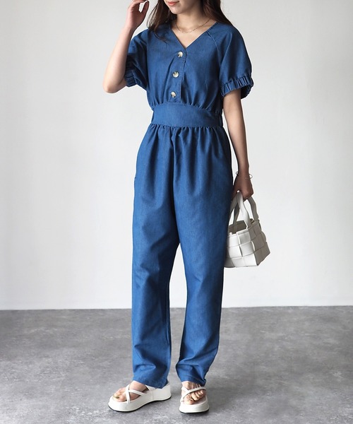 Riberry(リベリー)の「デニムVネックジャンプスーツ(つなぎ/オールインワン・レディース・インディゴブルー/ブルー・MEDIUM)」の4枚目の写真