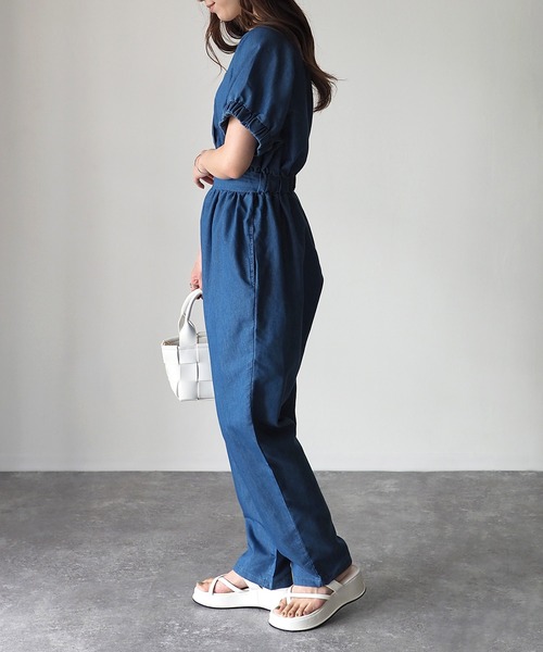 Riberry(リベリー)の「デニムVネックジャンプスーツ(つなぎ/オールインワン・レディース・インディゴブルー/ブルー・MEDIUM)」の6枚目の写真