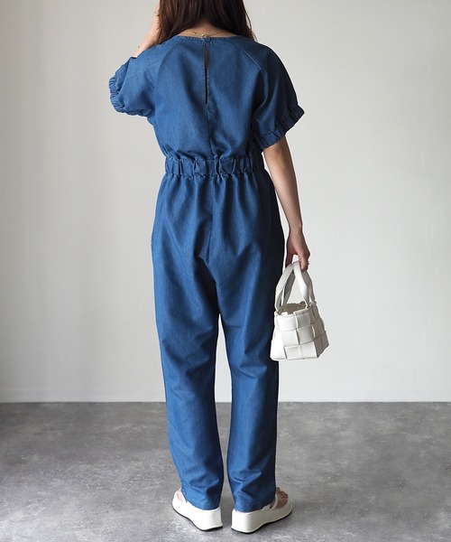 Riberry(リベリー)の「デニムVネックジャンプスーツ(つなぎ/オールインワン・レディース・インディゴブルー/ブルー・MEDIUM)」の7枚目の写真