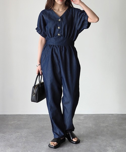 Riberry(リベリー)の「デニムVネックジャンプスーツ(つなぎ/オールインワン・レディース・インディゴブルー/ブルー・MEDIUM)」の8枚目の写真