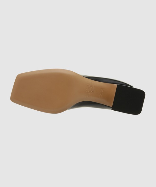 Maison Margiela(メゾンマルジェラ)の「COURT SHOE(パンプス・メンズ・ブラック・37/38/36)」の3枚目の写真