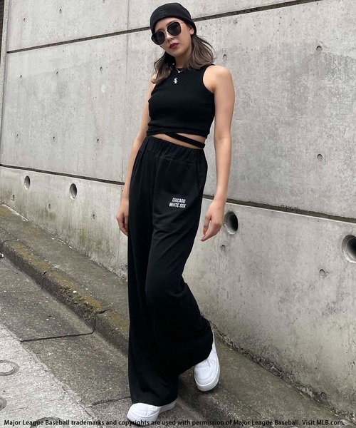 BACK TO THE FIELD(バック トゥー ザ フィールド)の「【MLB】フロントクロスタンク×リラックスワイドパンツセットアップ(ワンピース・レディース・ブラック/オレンジ系/ホワイト系・FREE)」の3枚目の写真