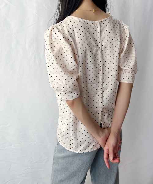 H.Warren（エイチウォーレン）の「ピンドットバックデザインパフスリーブブラウス（シャツ/ブラウス・レディース・ホワイト・FREE）」の3枚目の写真