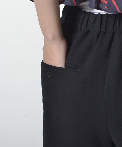 AMERICAN RAG CIE（アメリカンラグシー）の「レーヨン×トリアセイージーワイドパンツ（その他パンツ・レディース・ブラック・FREE）」の4枚目の写真