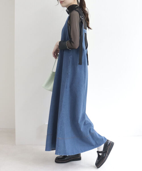 fredy emue（フレディエミュ）の「バックデザインデニムフレアジャンスカ（ジャンパースカート・レディース・ブラック/ブルー・38）」の5枚目の写真