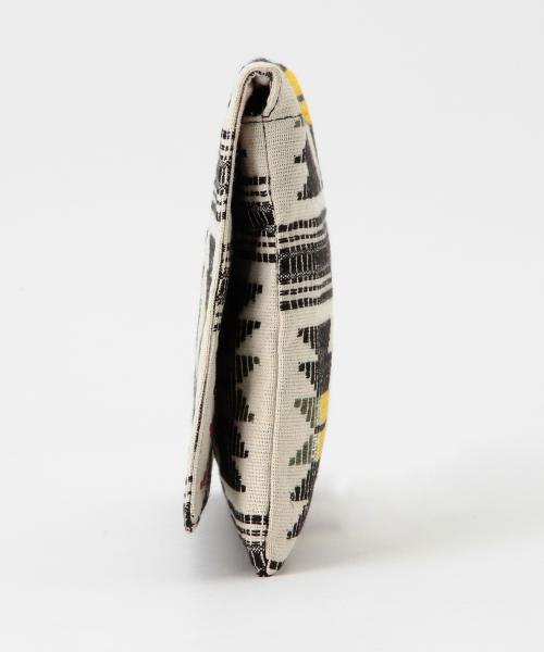 B:MING by BEAMS（ビーミングバイビームス）の「＜InRed 6月号掲載＞AVANI / バティッククラッチ（クラッチバッグ・レディース・ブラック/ピンク・ONE SIZE）」の8枚目の写真